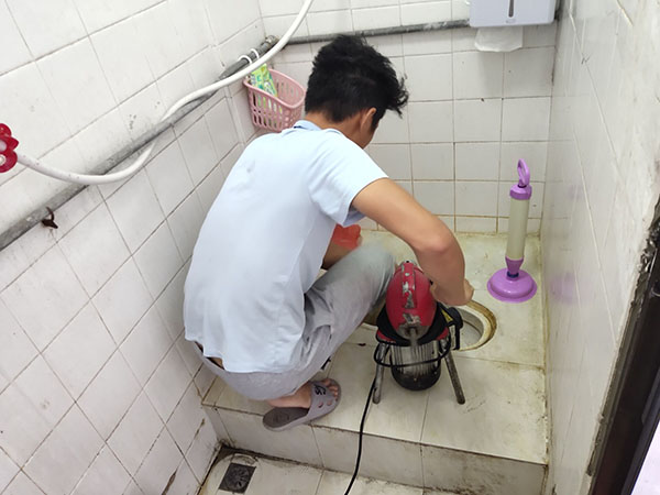 无棣肥皂掉到马桶里把马桶堵住了怎么办？马桶堵住了怎么办