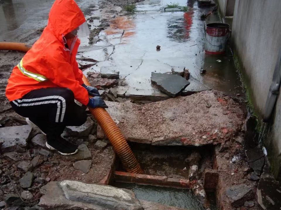 无棣专业清理污水池 炜誉市政以规范流程守护城市 “肠道”